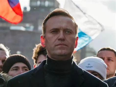 Navalny Poisoning Incident Exposes Deep-Seated Political Tensions and Triggers International Condemnation